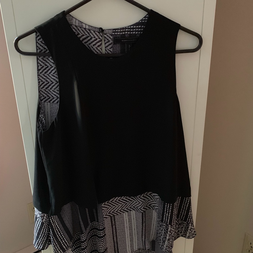 Sleeveless layered top